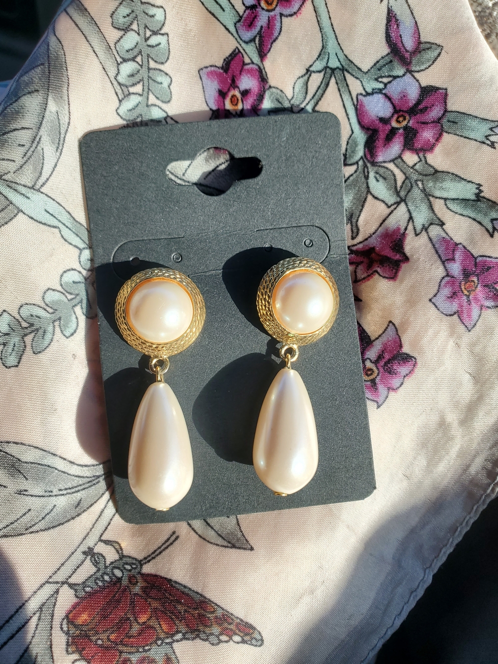 Marvella Signed Vintage Gold Tone And Pearl Earings
